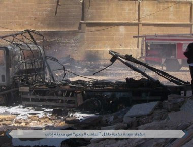 Συρία: Φορτηγό που μετέφερε πυρομαχικά εξερράγη στην Ιντλίμπ - 10 ισλαμιστές νεκροί (φωτό, βίντεο)